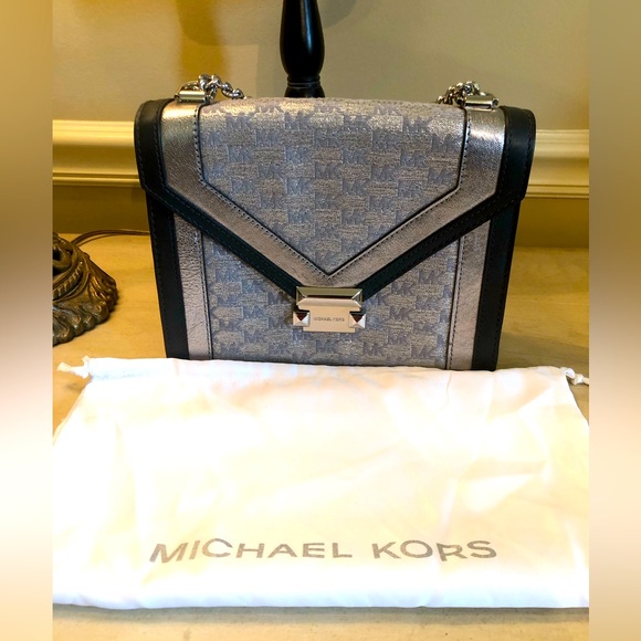 MICHAEL KORS  Leather Crossbody bag with small wallet, excellent condition. - Picture 8 of 8